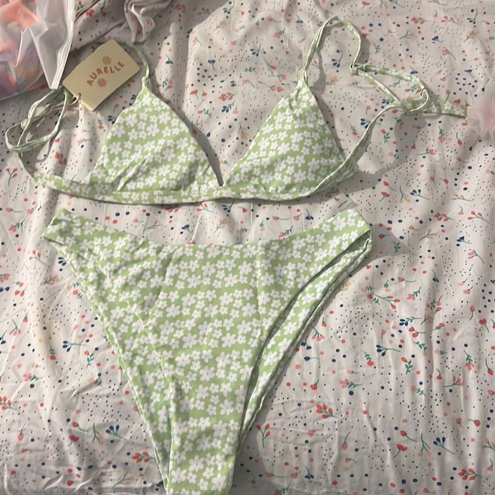 Aurelle bikini size large